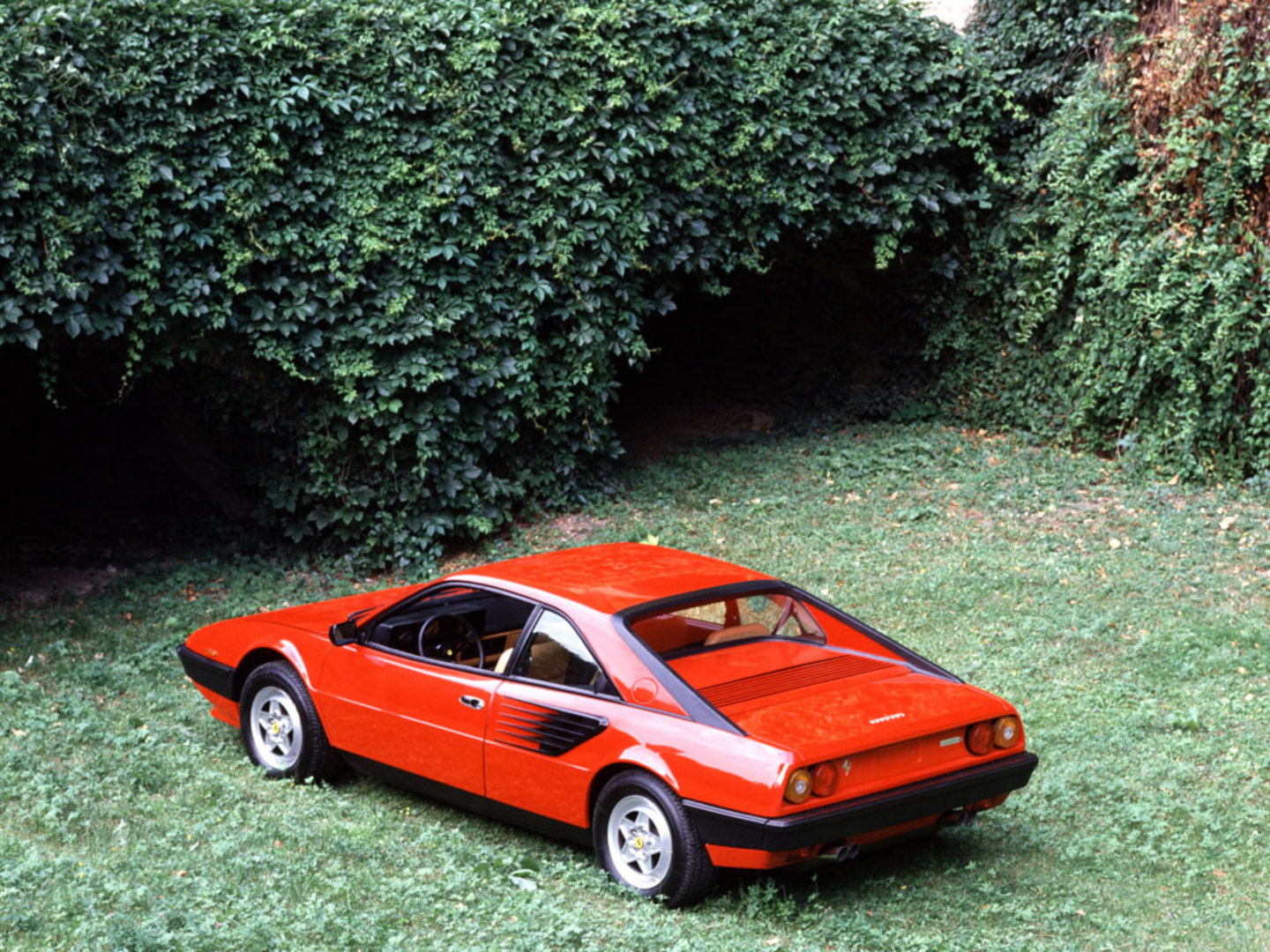 Ferrari mondial 8